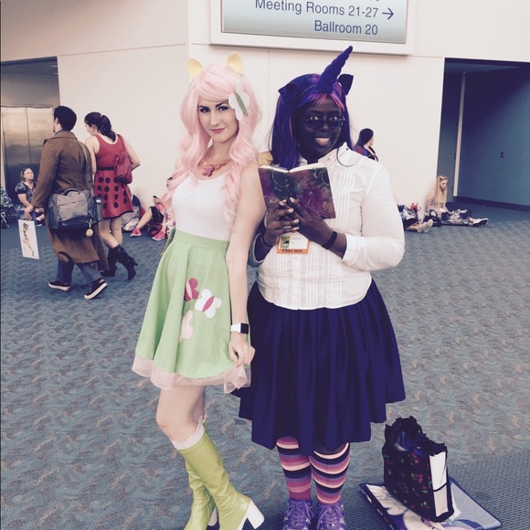 Meet your Posher, Hilary - Picture 2 of 2